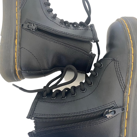 DR. MARTENS Kids Black Zavala Junior Lace Up Boots  Size: 13 - Picture 7 of 11